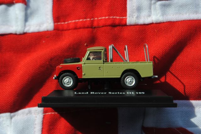 Oxford 711XND3 Land Rover Serie III 109 PICK UP with racks 